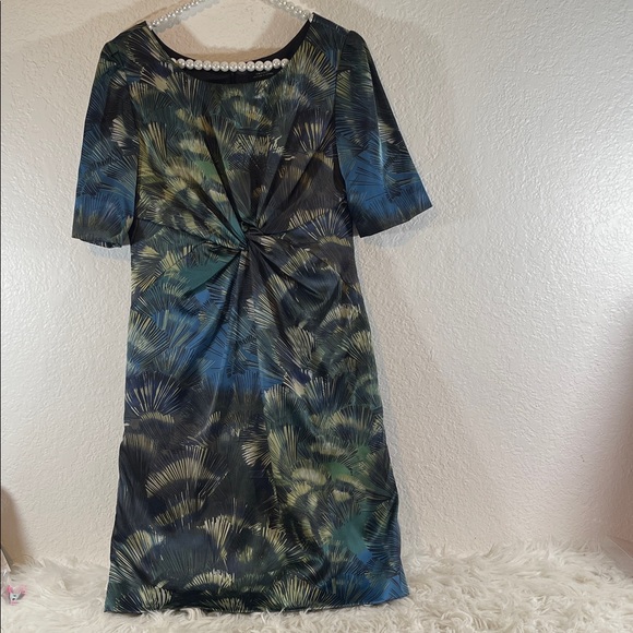 Tahari Arthur S Levine Dresses & Skirts - TAHARI Women's Size 10 Green Printed Half Sleeve Knot Bodice Lined Dress